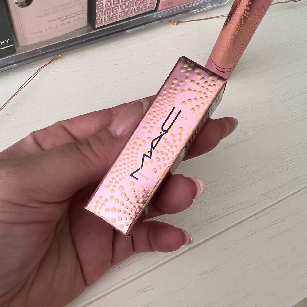 BNIB M•A•C Fizzy Feels Lip Balm